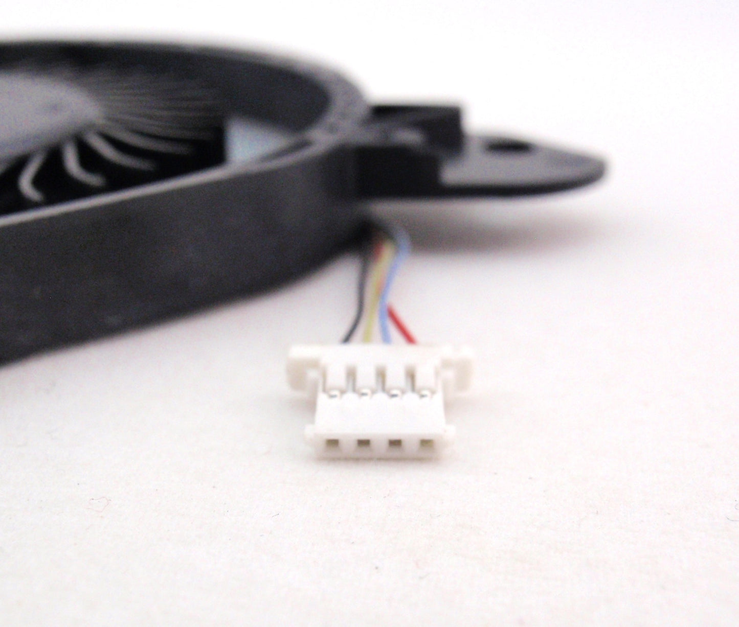 New Laptop GPU Cooling Fan for Dell Alienware M13X 13 R2 P56G 13R2 ALW13E D2W2T-GPU 0D2W2T DFS170005N0T FGJ6 GPU Graphics VGA Video Cooling Fan DC5V (Not 12V)