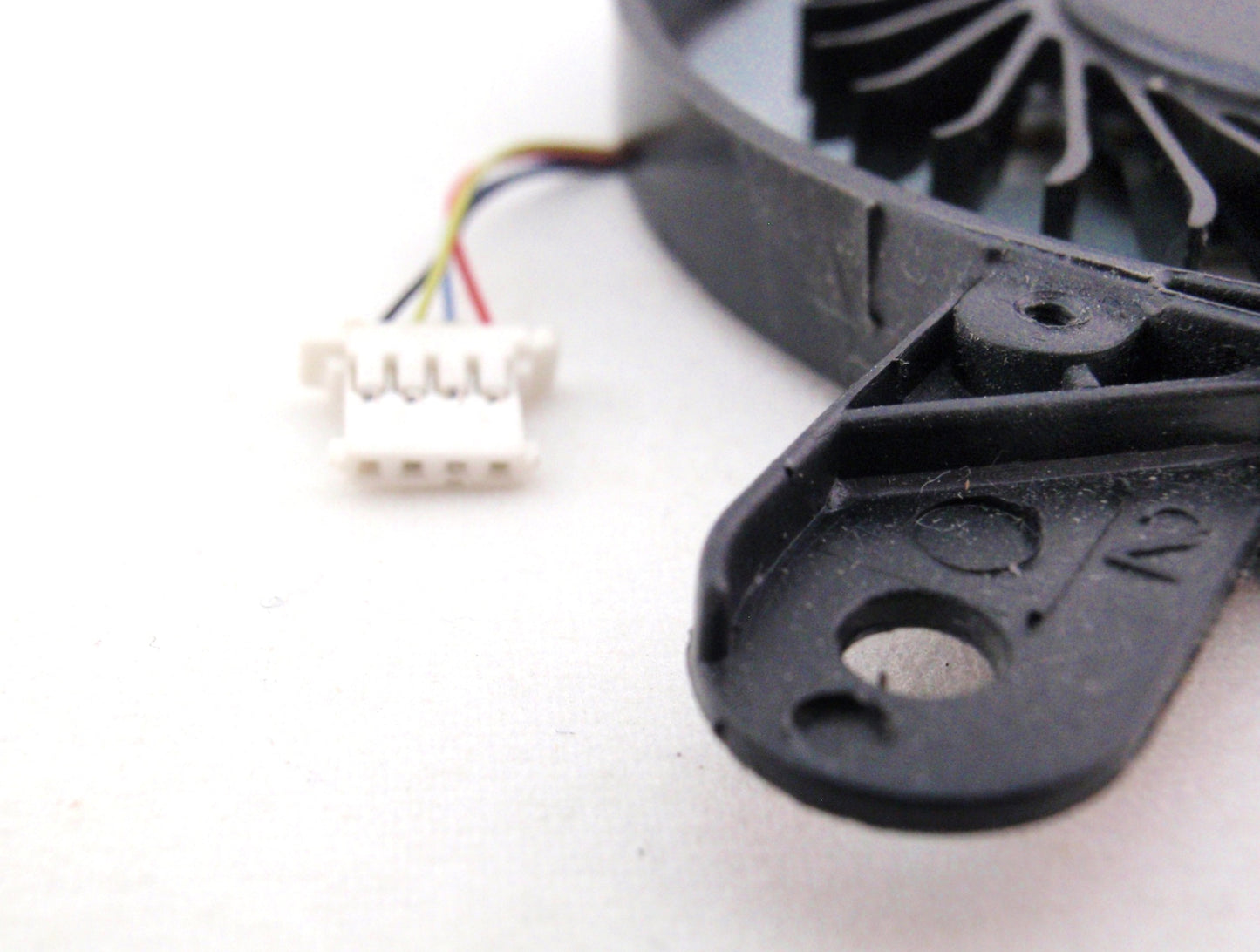 New Laptop CPU Processor Cooling Fan for Dell Alienware M13X 13 R2 P56G 13R2 ALW13E D2W2T-CPU 0D2W2T DFS170005N0T FGJ7 DC5V (Not 12V)